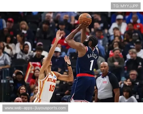 主帅赛后怒摔战术板，场面失控